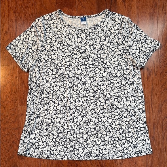 Old Navy Tops - ✨ Old Navy Blue & White Floral T-Shirt — Size XS EUC ✨
